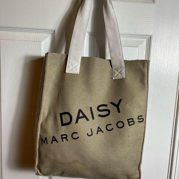 Marc Jacobs Daisy Parfums burlap gold tote bag with white faux leather straps . - Picture 2 of 13